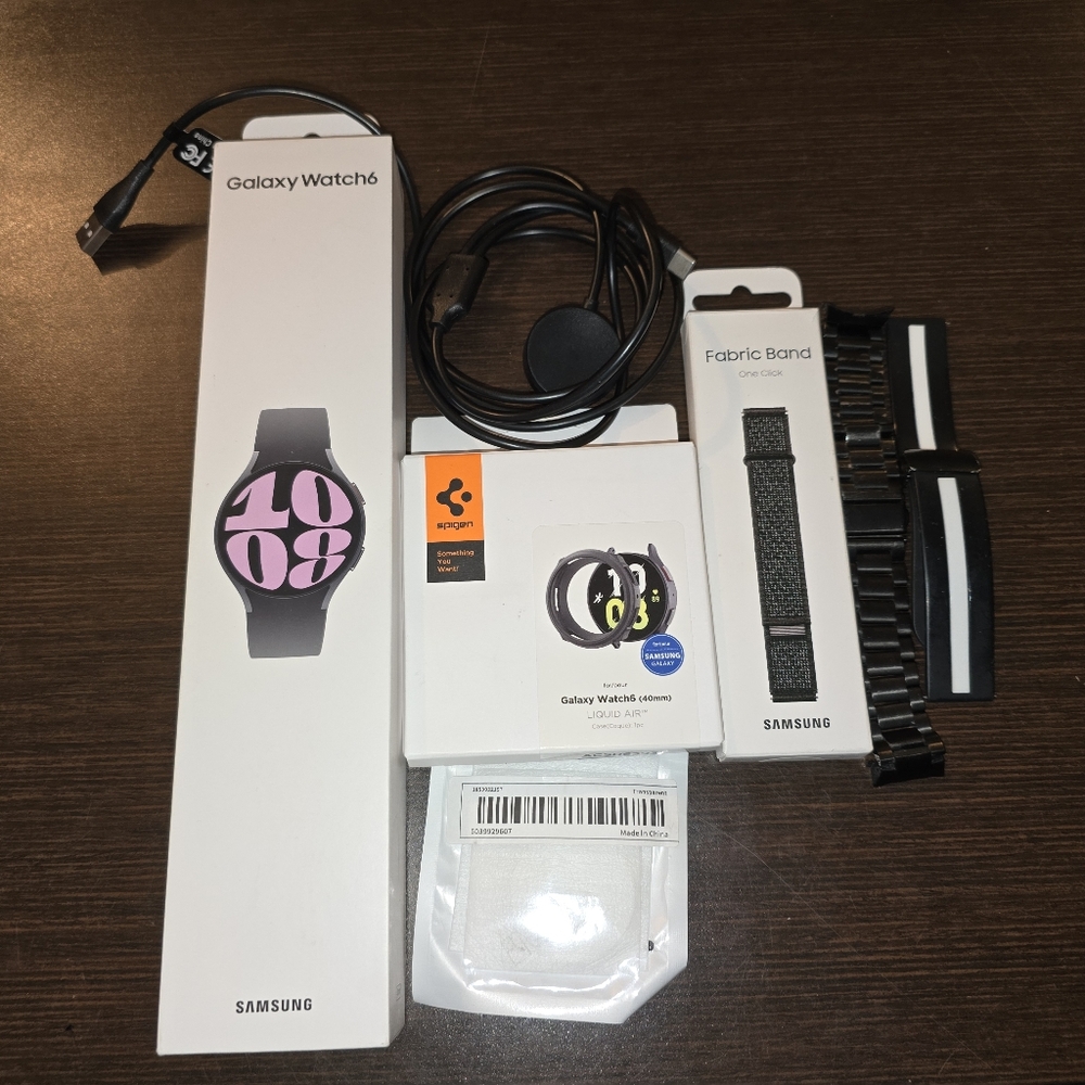 EUC Galaxy Watch 6 40mm Blk, 3 Bands, 2 Chargers,Face Guard, 2 Screen Protectors